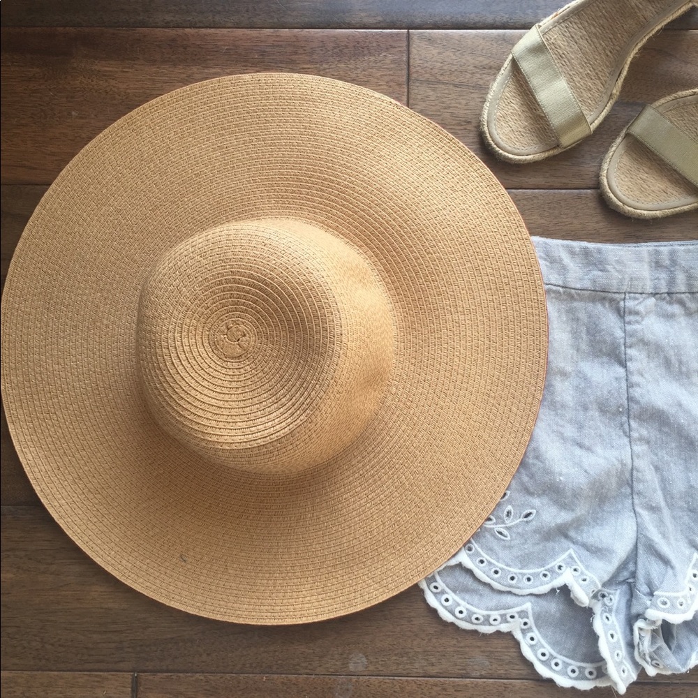 Beautiful two tone sun hat large brim
